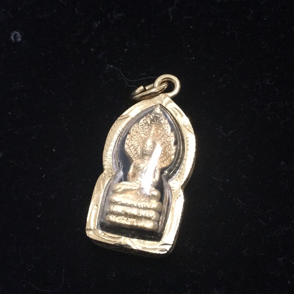 Pennant or charm